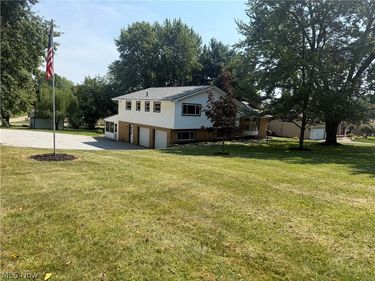 6035 Richville Drive SW, Navarre, OH 44662