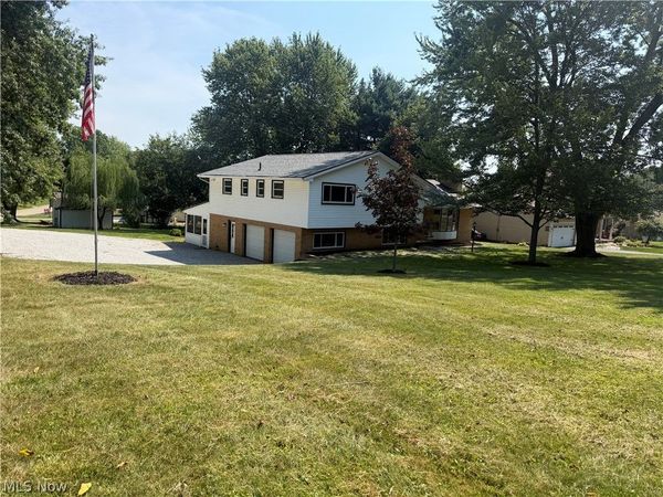 6035 Richville Drive SW, Navarre, OH 44662