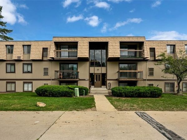 9611 Sunrise Boulevard , Unit K9, North Royalton, OH 44133