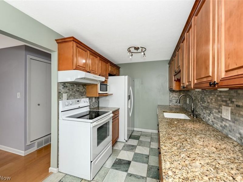 9611 Sunrise Boulevard, Unit K9, North Royalton, OH 44133 Photo 7