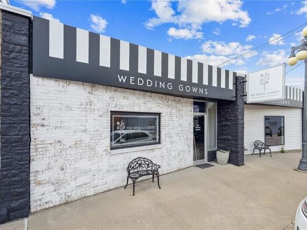 315 A Avenue , Vinton, IA 52349
