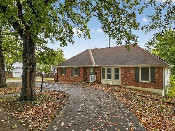6761 N Woodland Avenue, Kansas City, MO 64118