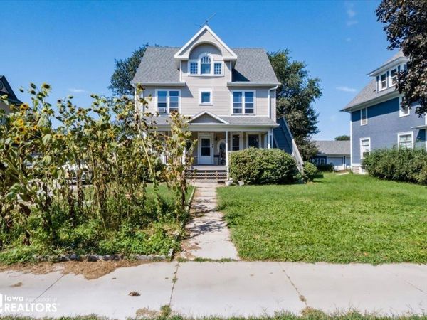 1221 West Street, Grinnell, IA 50112