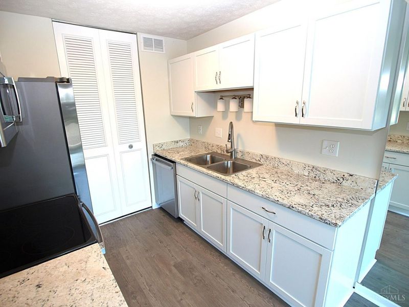 3370 Amberway Court, Colerain Township, OH 45251 Photo 8