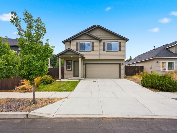 2981 NE Roxy Place, Bend, OR 97701