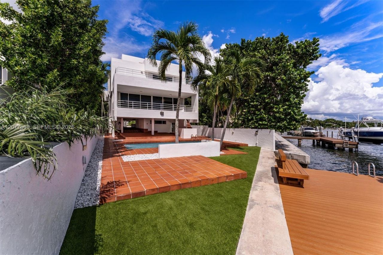 3499 N Prospect Dr, Miami, FL 33133 Photo