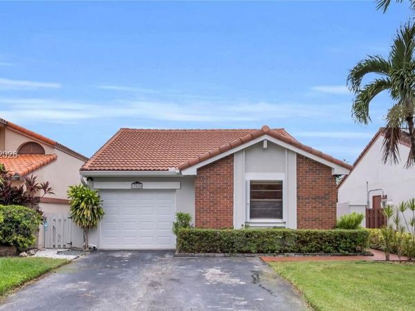 17624 NW 63rd Ct, Hialeah, FL 33015