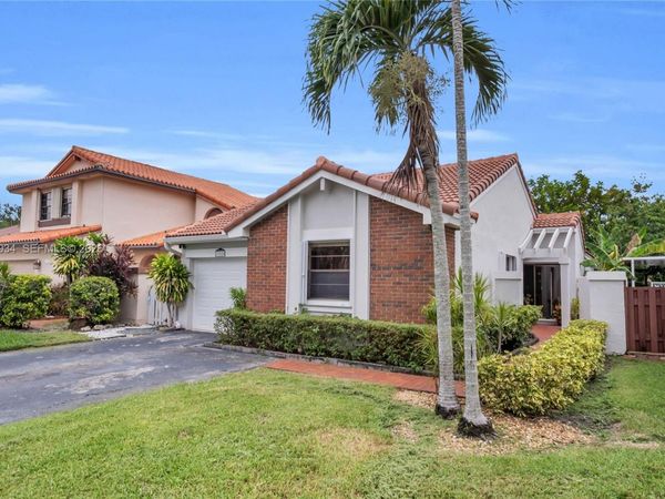 17624 NW 63rd Ct , Hialeah, FL 33015