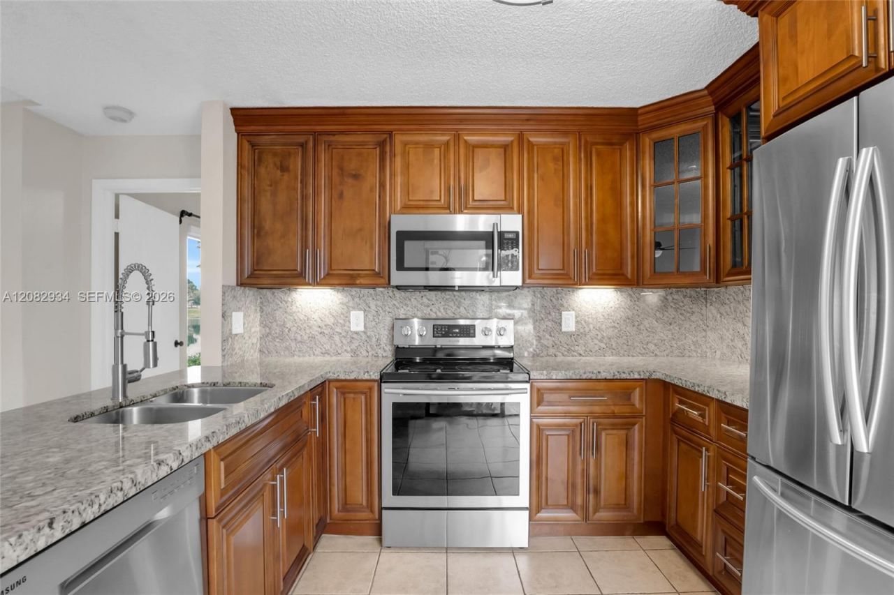 17624 NW 63rd Ct , Hialeah, FL 33015 Photo