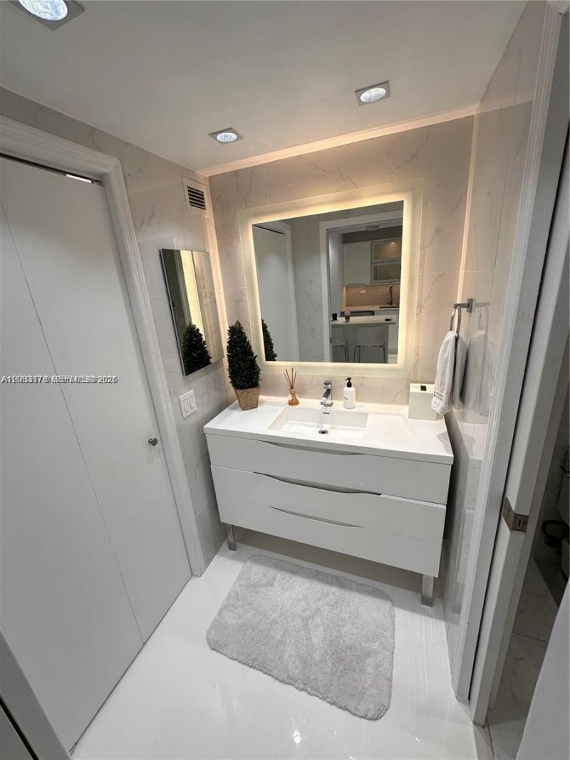 2301 Collins Ave, Unit 611, Miami Beach, FL 33139 Photo
