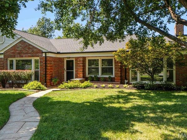 1060 McKnight Orchard Lane, Richmond Heights, MO 63117
