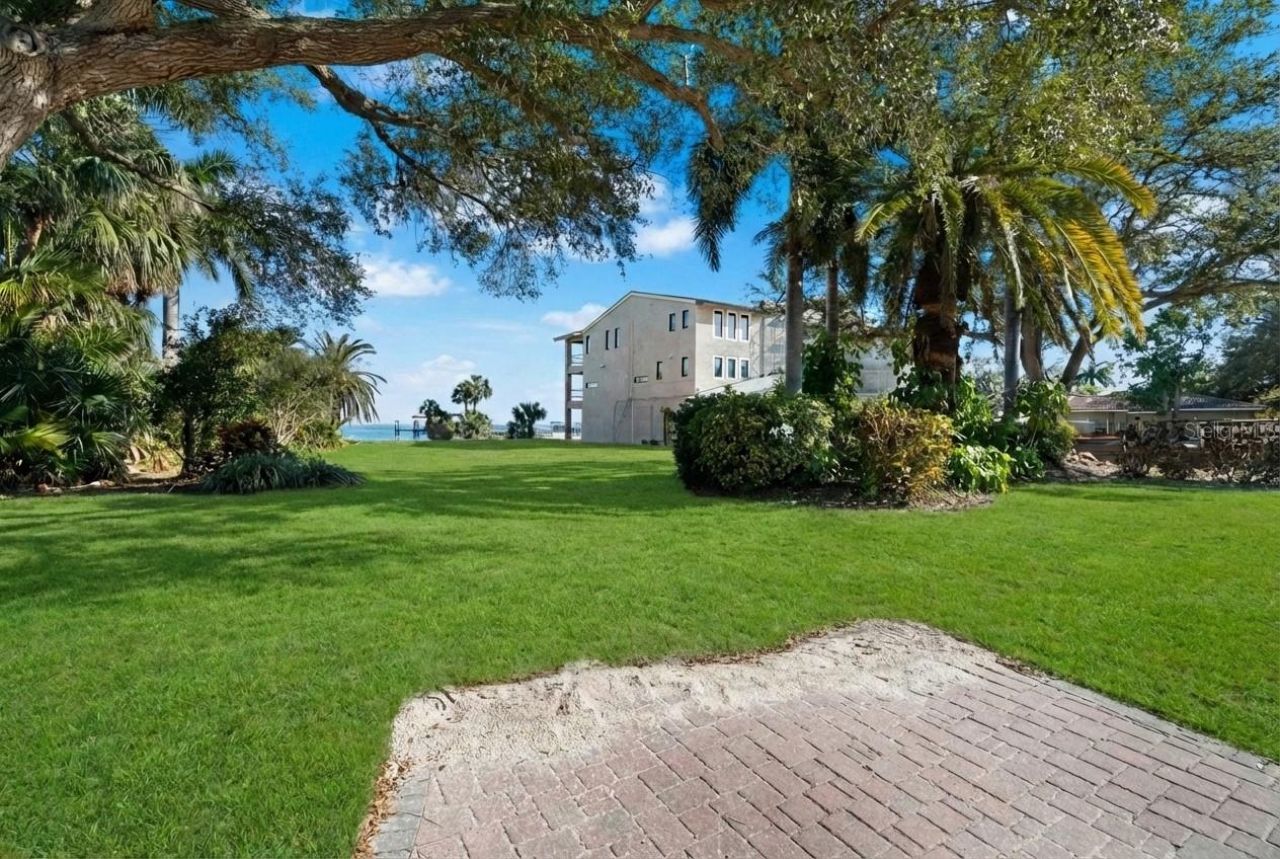 6100 Bahama Shores Drive S, Saint Petersburg, FL 33705 Photo