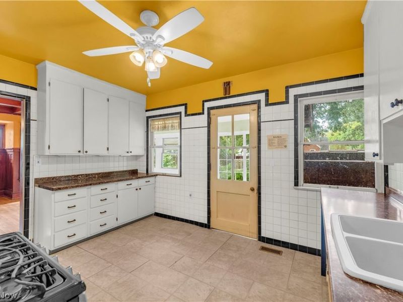 17406 Nottingham Road, Cleveland, OH 44119 Photo 12