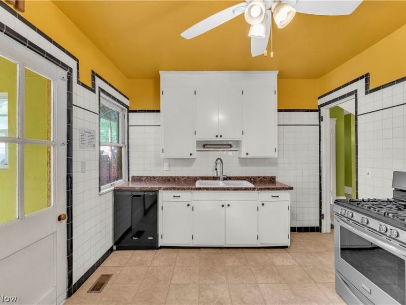 17406 Nottingham Road, Cleveland, OH 44119 Photo 14