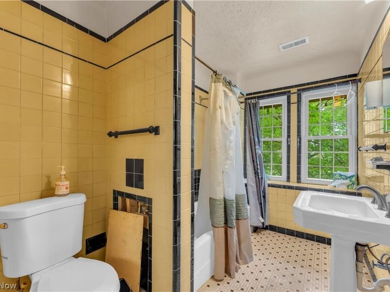 17406 Nottingham Road, Cleveland, OH 44119 Photo 25