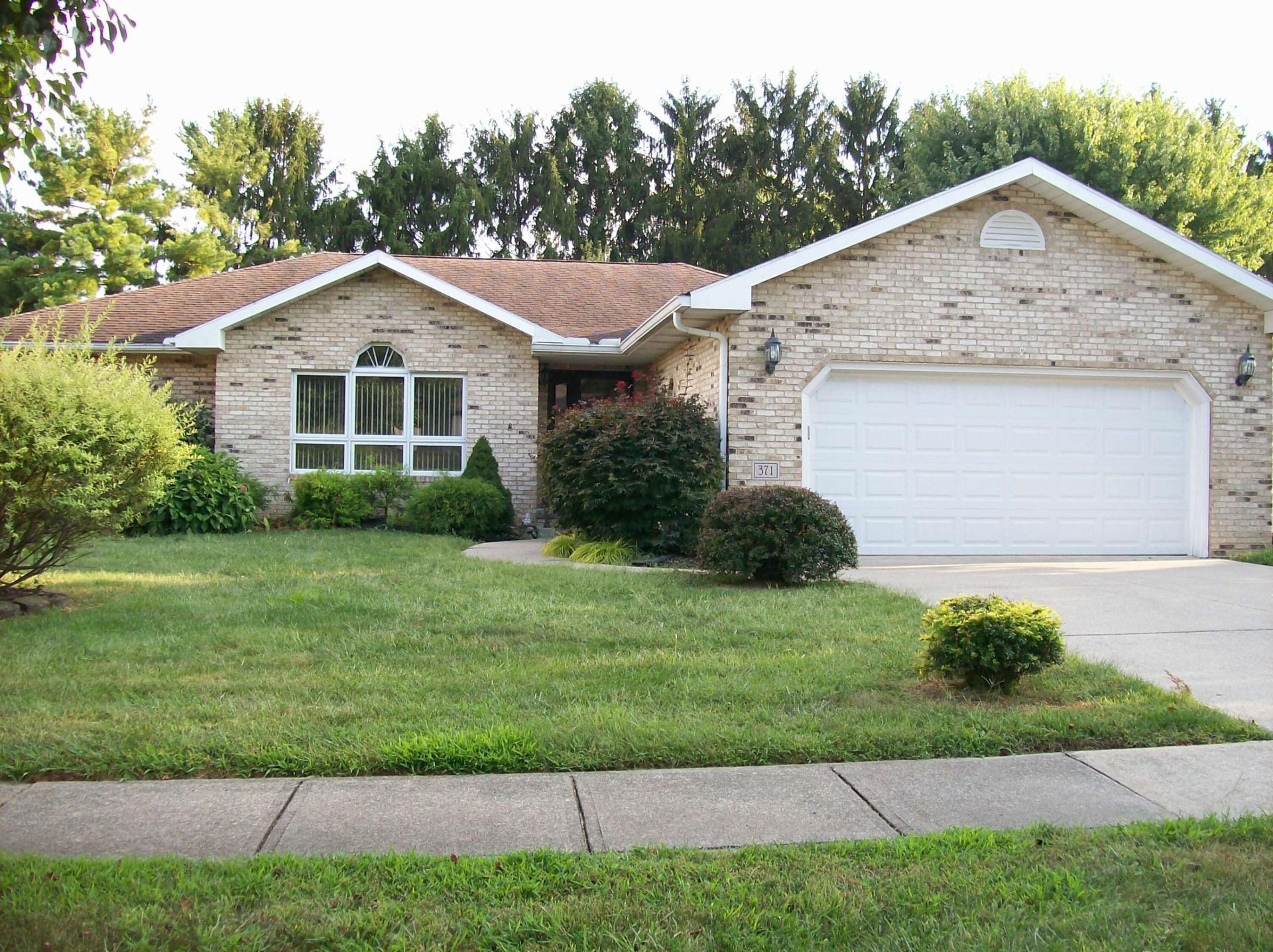 371 Lawnwood Drive, Circleville, OH 43113 Main Photo