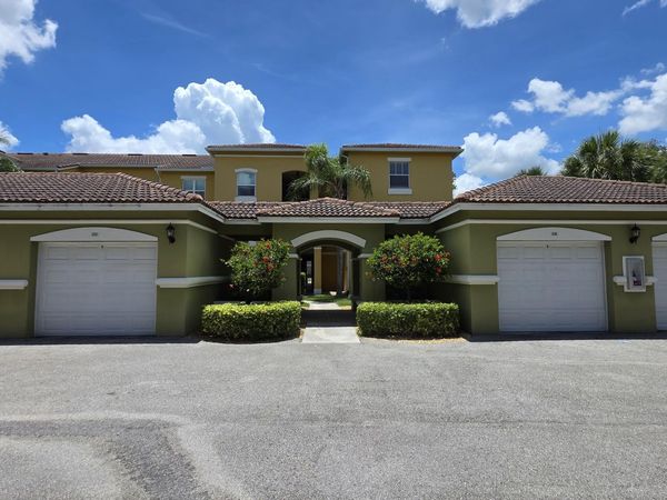 5090 FAIRWAYS Circle, Unit H105, Vero Beach, FL 32967