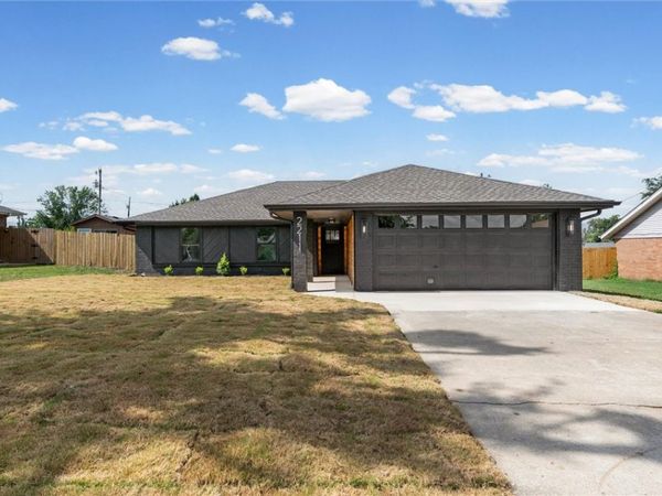 2211 W Olrich Street , Rogers, AR 72758