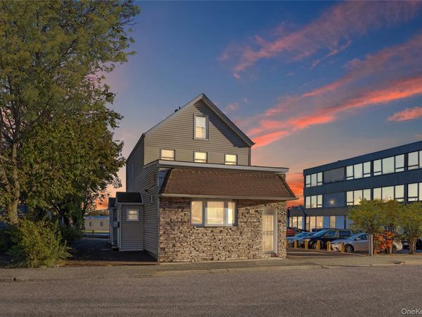 15 E Carl Street , Hicksville, NY 11801