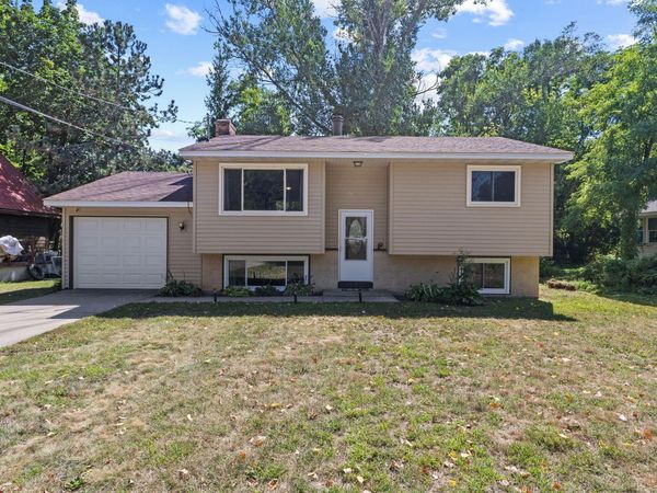 650 Birch Lane S, Shoreview, MN 55126