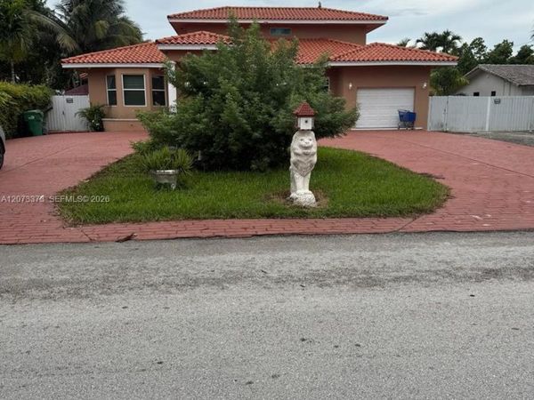 13926 SW 14th St , Miami, FL 33184
