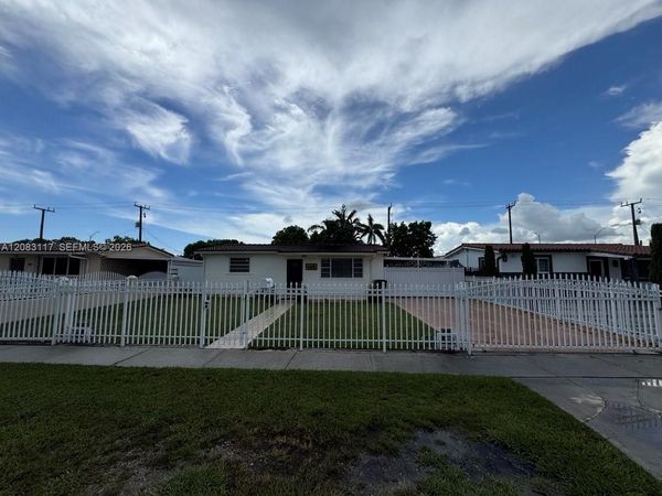 1160 W 33rd Pl , Hialeah, FL 33012