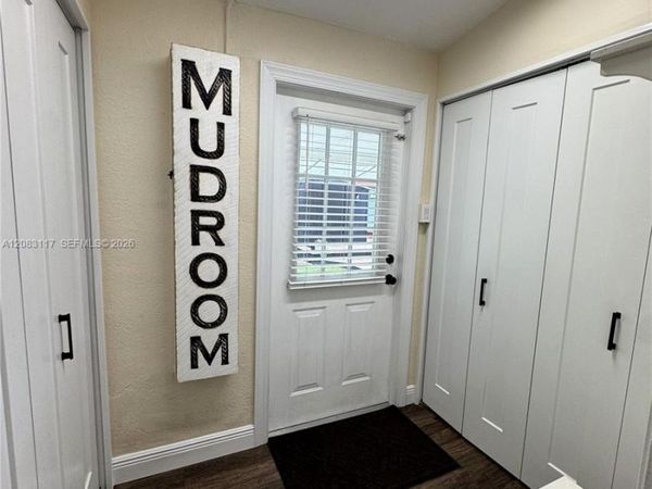 1160 W 33rd Pl , Hialeah, FL 33012