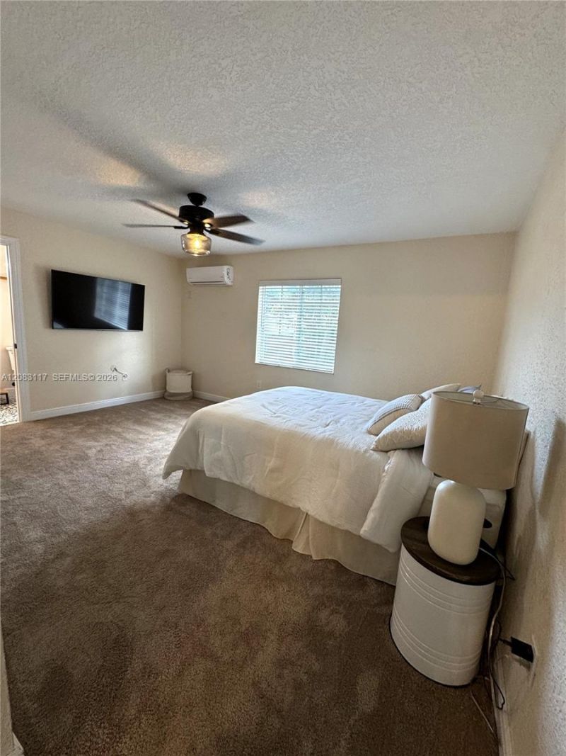1160 W 33rd Pl , Hialeah, FL 33012 Photo
