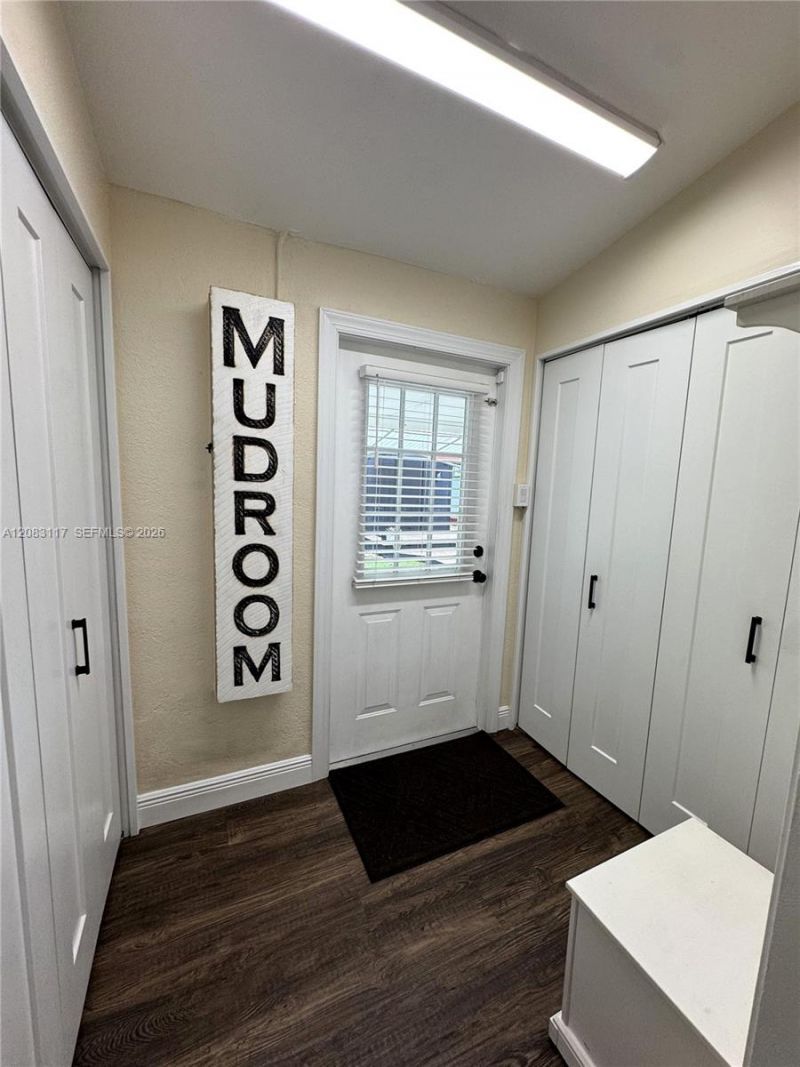1160 W 33rd Pl , Hialeah, FL 33012 Photo
