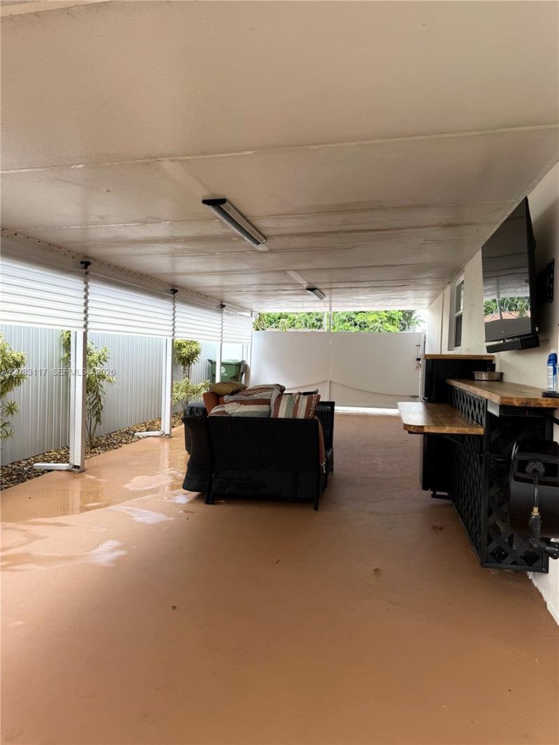 1160 W 33rd Pl , Hialeah, FL 33012 Photo