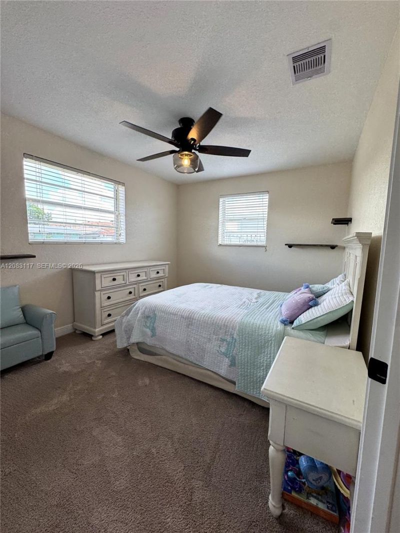 1160 W 33rd Pl , Hialeah, FL 33012 Photo