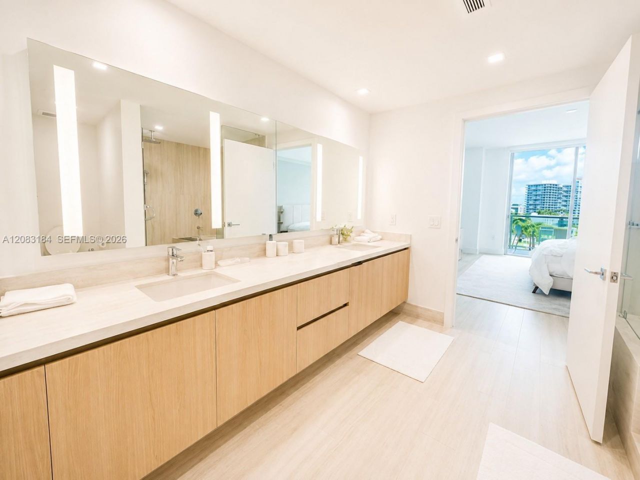 2411 Laguna Cir, Unit 709, Miami, FL 33181 Photo