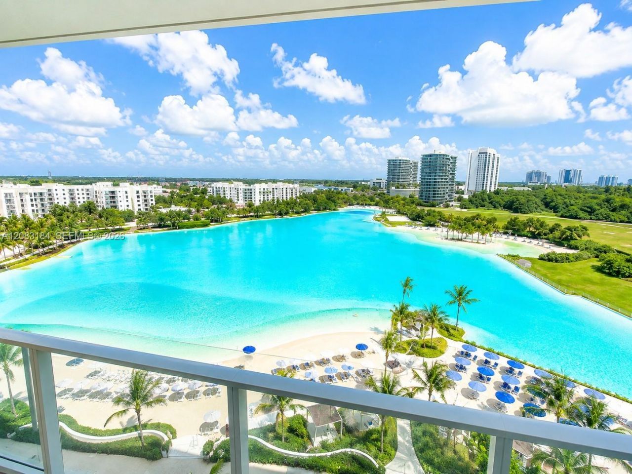 2411 Laguna Cir, Unit 709, Miami, FL 33181 Photo