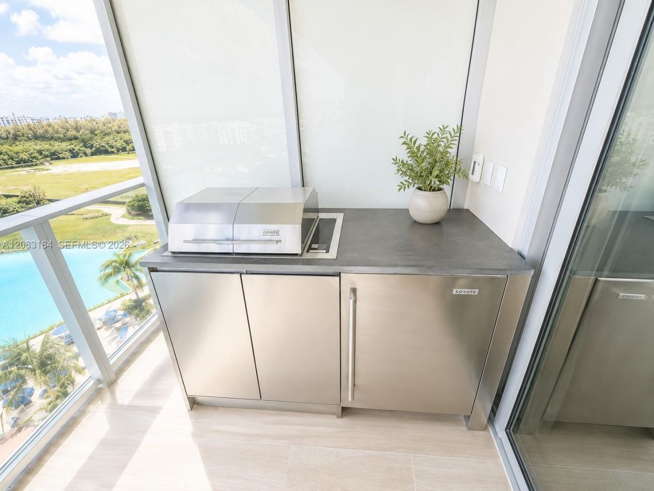 2411 Laguna Cir, Unit 709, Miami, FL 33181 Photo