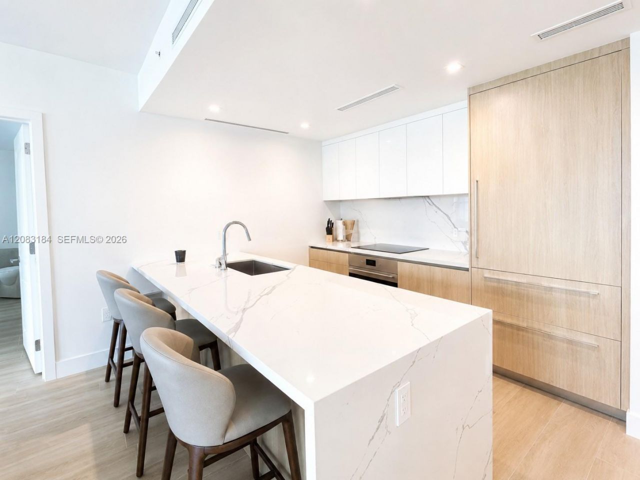 2411 Laguna Cir, Unit 709, Miami, FL 33181 Photo
