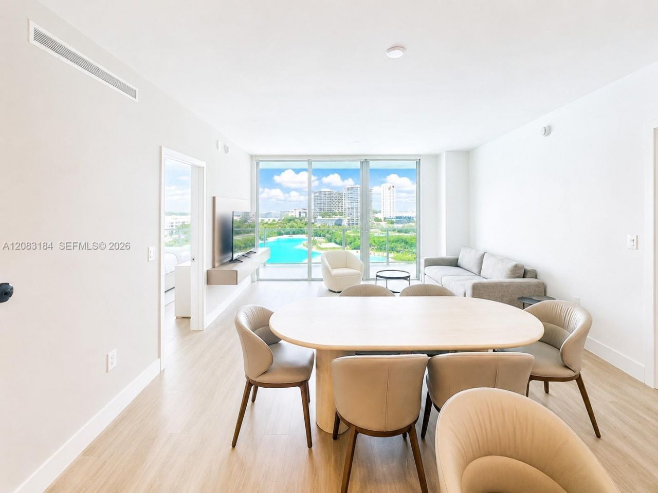 2411 Laguna Cir, Unit 709, Miami, FL 33181 Photo