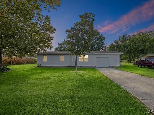 708 S 3rd Street, Irvington, IL 62848