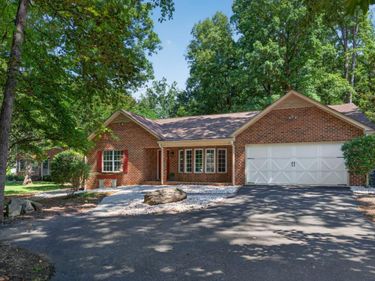732 Lake Vista Drive, Forest, VA 24551