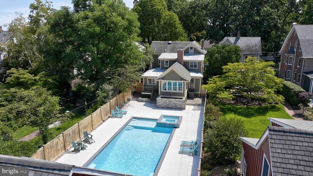 275 W COURT STREET , DOYLESTOWN, PA 18901