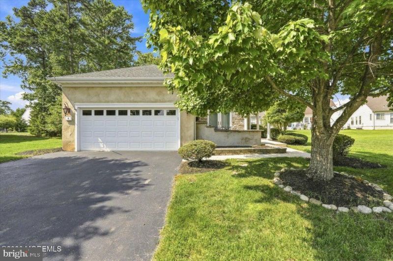 6 Minot Light Court, Barnegat, NJ 08005 Main Photo