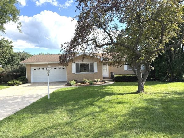 2323 Carriage Lane , Lindenhurst, IL 60046