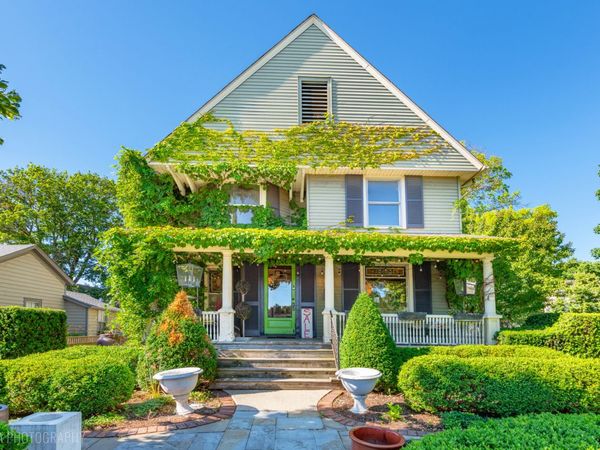 428 W State Street , Geneva, IL 60134