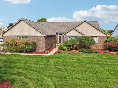 1781 S Shore Drive, Rochester Hills, Mi 48307