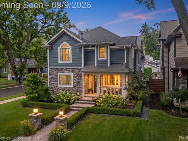 932 Roselawn Drive, Rochester, Mi 48307