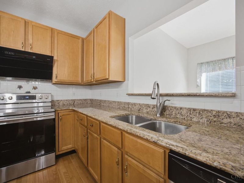 7765 Hedgewood Circle, Deerfield Township, OH 45040 Photo 11