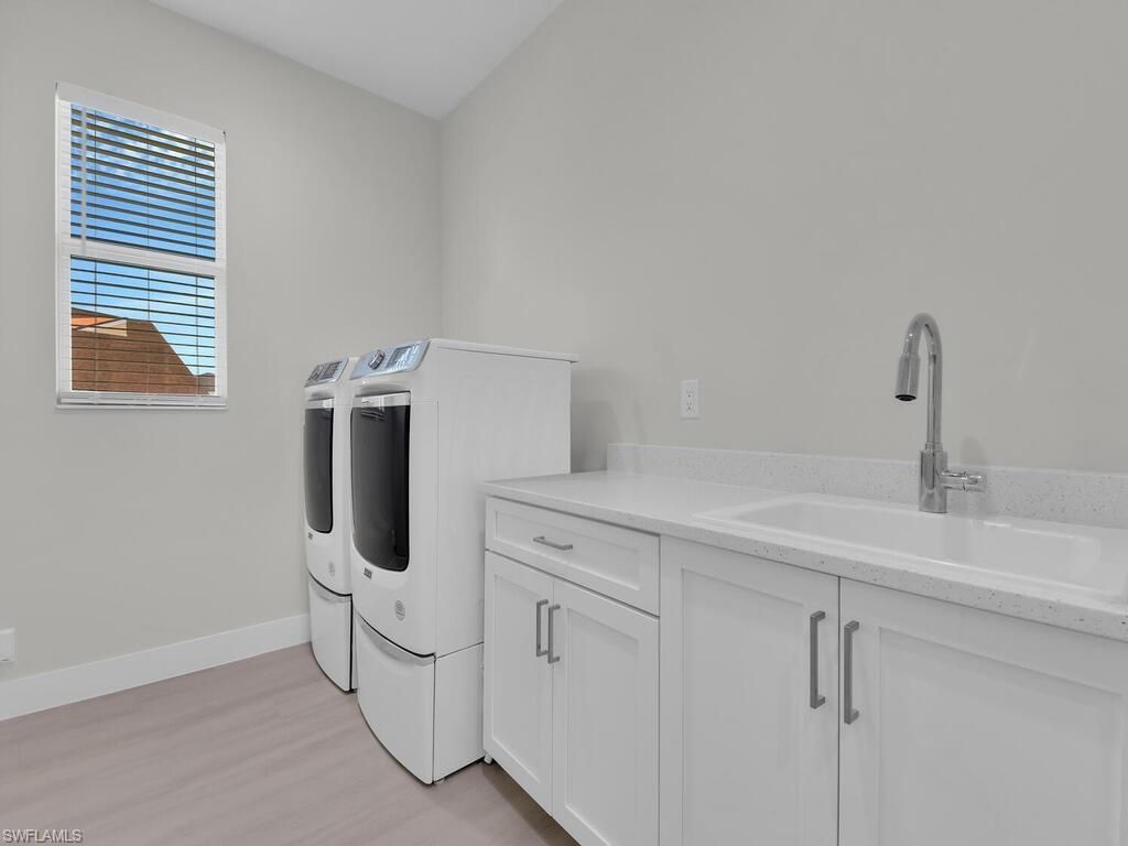 912 SW 4th Pl, Cape Coral, FL 33991 Photo
