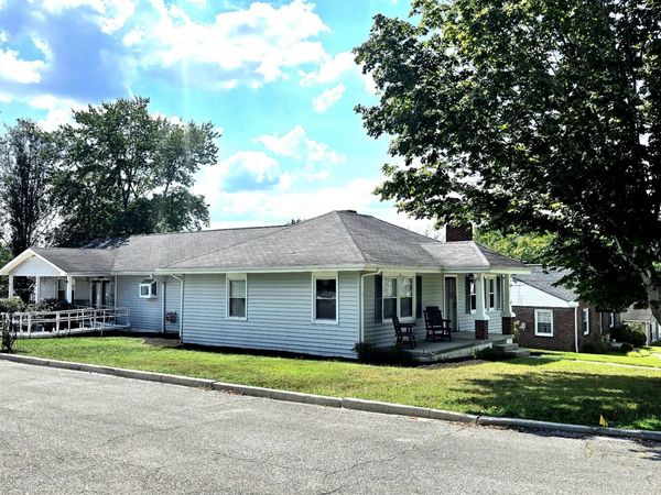 722 Jefferson Ave E, Carthage, TN 37030