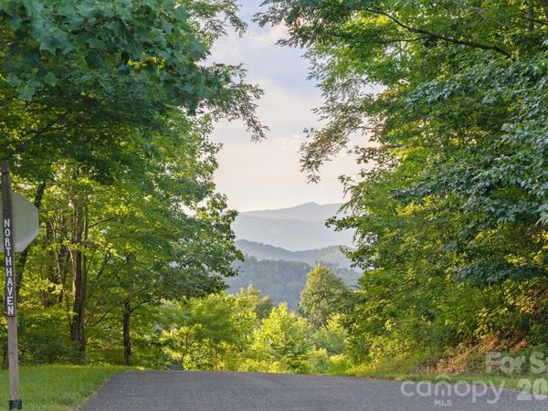 1915 Creston Drive , Black Mountain, NC 28711