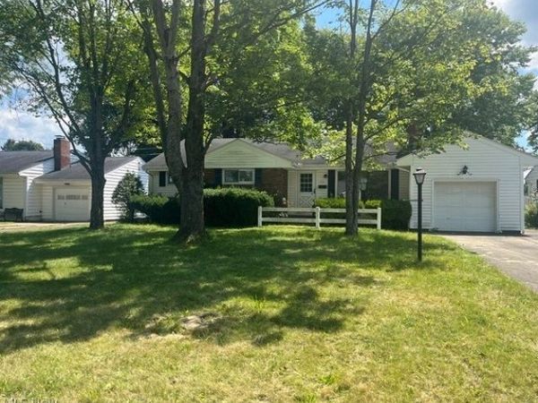 1921 Cover Drive , Poland, OH 44514