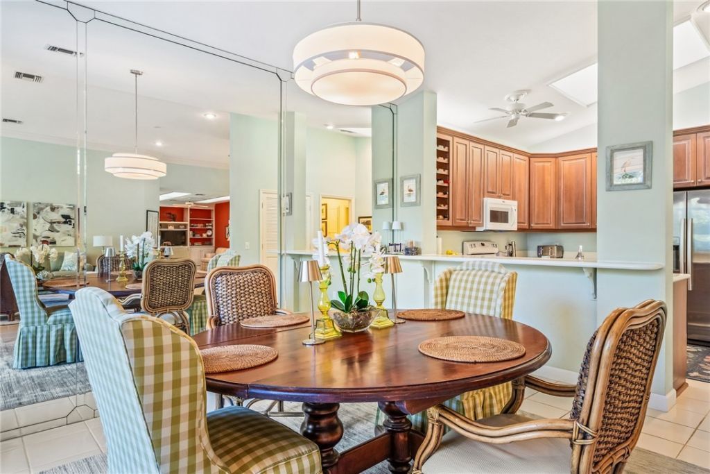 240 S Peppertree Drive, Vero Beach, FL 32963 Photo